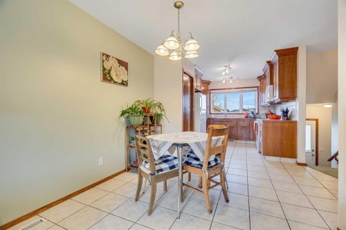 112 6 Avenue, Strathmore, AB - Indoor Photo Showing Dining Room