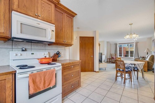 112 6 Avenue, Strathmore, AB - Indoor Photo Showing Kitchen