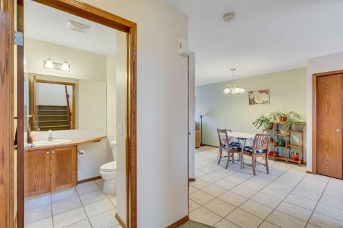 112 6 Avenue, Strathmore, AB - Indoor