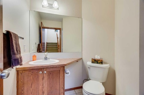 112 6 Avenue, Strathmore, AB - Indoor Photo Showing Bathroom