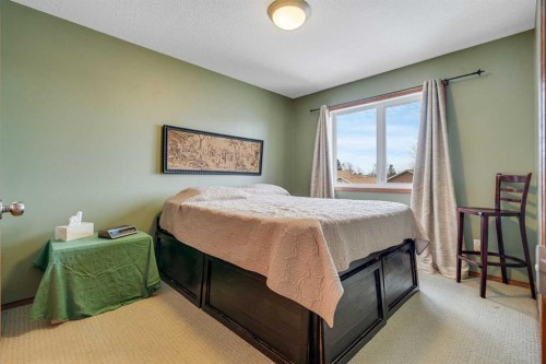 112 6 Avenue, Strathmore, AB - Indoor Photo Showing Bedroom