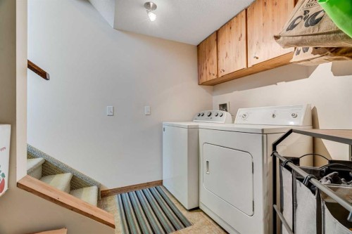 112 6 Avenue, Strathmore, AB - Indoor Photo Showing Laundry Room