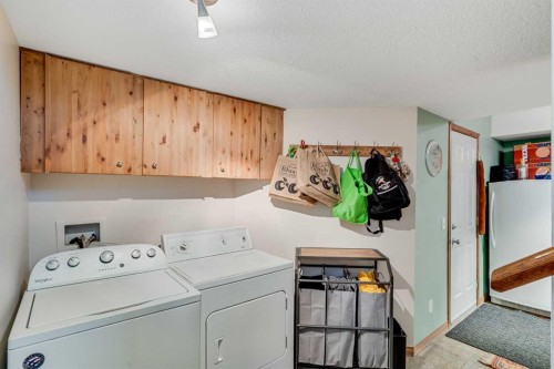 112 6 Avenue, Strathmore, AB - Indoor Photo Showing Laundry Room