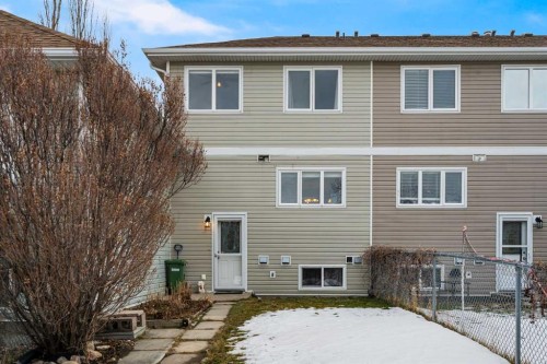 112 6 Avenue, Strathmore, AB - Outdoor