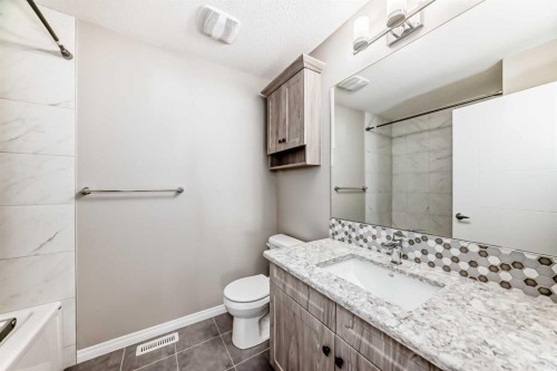 43 Carrington Crescent Nw, Calgary, AB - Indoor Photo Showing Bathroom