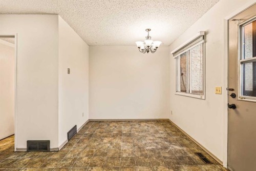 4716B 44 Avenue Ne, Calgary, AB - Indoor Photo Showing Other Room