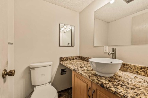 4716B 44 Avenue Ne, Calgary, AB - Indoor Photo Showing Bathroom