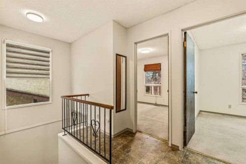 4716B 44 Avenue Ne, Calgary, AB - Indoor Photo Showing Other Room