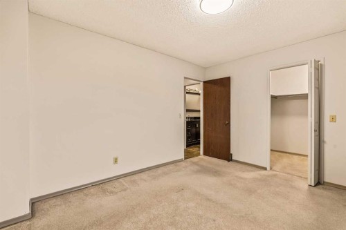 4716B 44 Avenue Ne, Calgary, AB - Indoor Photo Showing Other Room