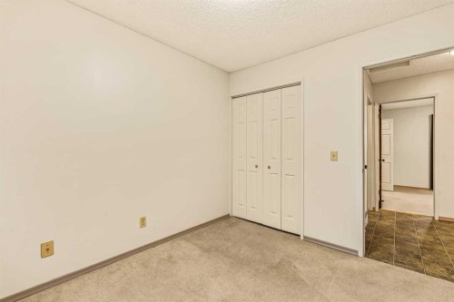 4716B 44 Avenue Ne, Calgary, AB - Indoor Photo Showing Other Room