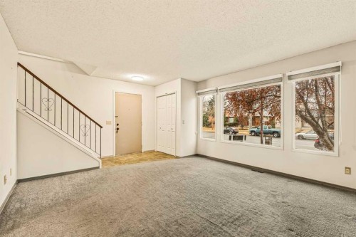 4716B 44 Avenue Ne, Calgary, AB - Indoor Photo Showing Other Room