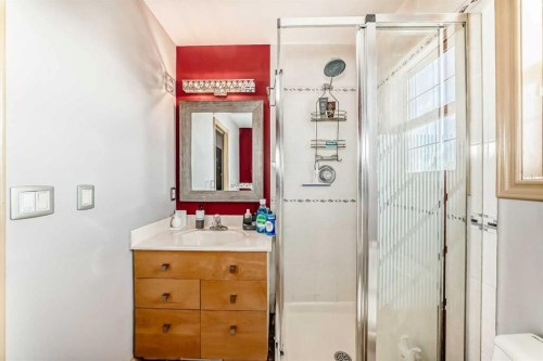 52 Douglas Ridge Close Se, Calgary, AB - Indoor Photo Showing Bathroom