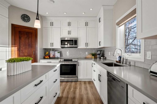 242 Tuscany Ridge Park Nw, Calgary, AB - Indoor Photo Showing Kitchen With Upgraded Kitchen