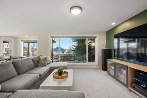 242 Tuscany Ridge Park Nw, Calgary, AB - Indoor Photo Showing Living Room