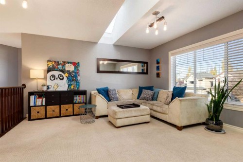 27 Tuscany Estates Drive Nw, Calgary, AB - Indoor Photo Showing Living Room