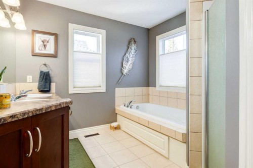 27 Tuscany Estates Drive Nw, Calgary, AB - Indoor Photo Showing Bathroom