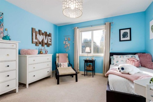 27 Tuscany Estates Drive Nw, Calgary, AB - Indoor Photo Showing Bedroom