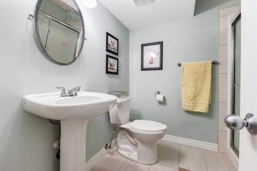 27 Tuscany Estates Drive Nw, Calgary, AB - Indoor Photo Showing Bathroom
