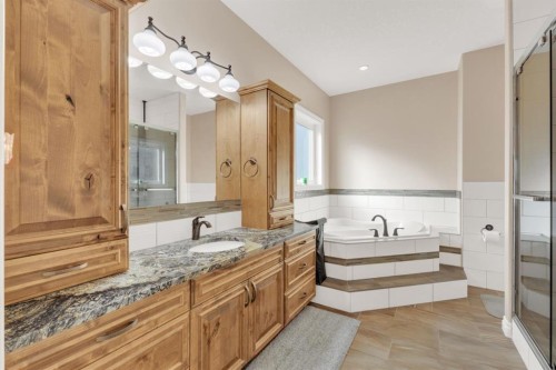 79 Harrison Green, Olds, AB - Indoor Photo Showing Bathroom