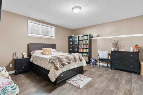 79 Harrison Green, Olds, AB - Indoor Photo Showing Bedroom