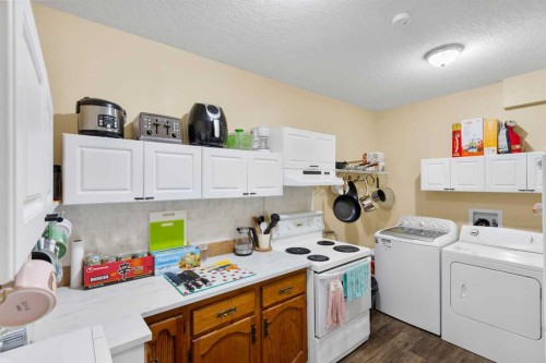 79 Harrison Green, Olds, AB - Indoor Photo Showing Laundry Room