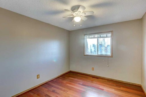 5 Inverness Court Se, Calgary, AB - Indoor Photo Showing Other Room