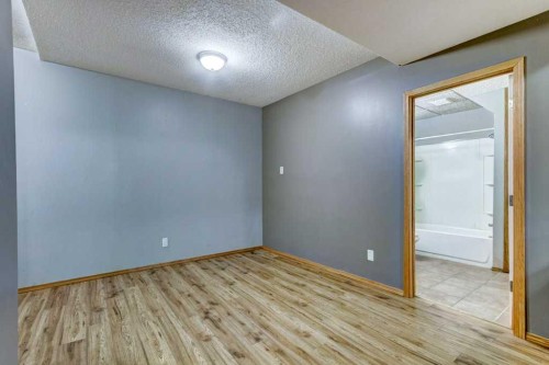 5 Inverness Court Se, Calgary, AB - Indoor Photo Showing Other Room