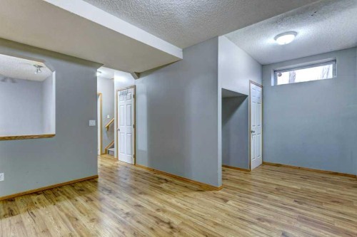 5 Inverness Court Se, Calgary, AB - Indoor Photo Showing Other Room