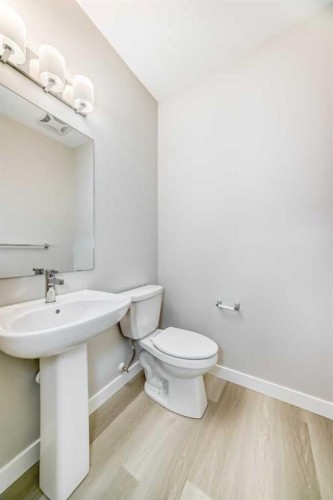 23 Lucas Way Nw, Calgary, AB - Indoor Photo Showing Bathroom