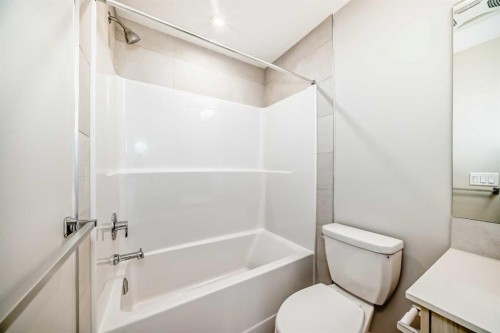 23 Lucas Way Nw, Calgary, AB - Indoor Photo Showing Bathroom