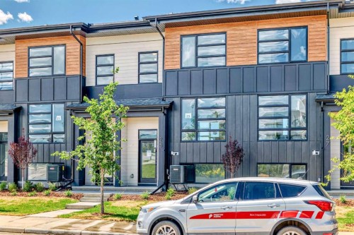 23 Lucas Way Nw, Calgary, AB - Outdoor