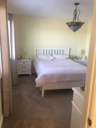 1100 Bayview Gardens Sw, Airdrie, AB - Indoor Photo Showing Bedroom
