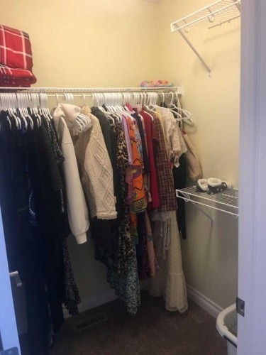 1100 Bayview Gardens Sw, Airdrie, AB - Indoor With Storage