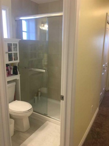 1100 Bayview Gardens Sw, Airdrie, AB - Indoor Photo Showing Bathroom