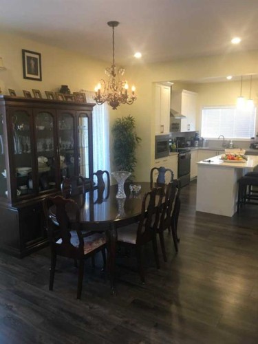 1100 Bayview Gardens Sw, Airdrie, AB - Indoor Photo Showing Dining Room