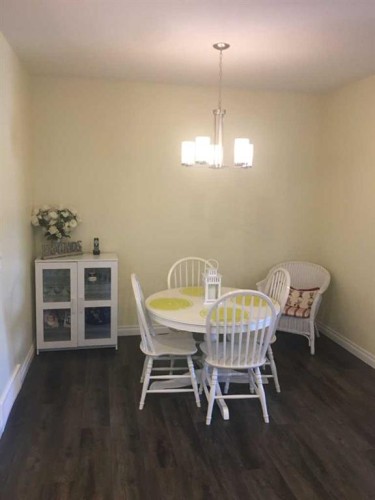 1100 Bayview Gardens Sw, Airdrie, AB - Indoor Photo Showing Dining Room