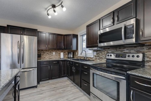 22 Hidden Spring Court Nw, Calgary, AB - Indoor Photo Showing Kitchen With Upgraded Kitchen