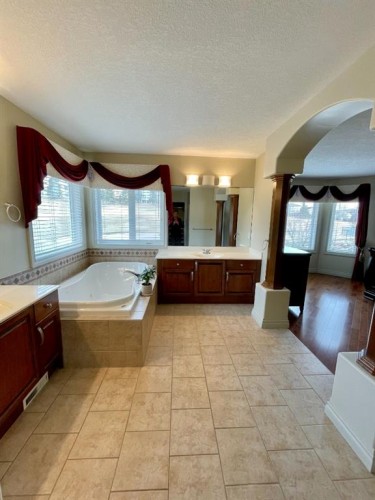 67 Panorama Hills Point Nw, Calgary, AB - Indoor Photo Showing Bathroom