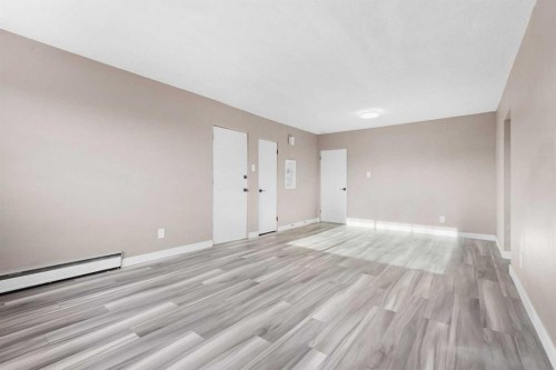 1624 26 Avenue Sw, Calgary, AB - Indoor Photo Showing Other Room