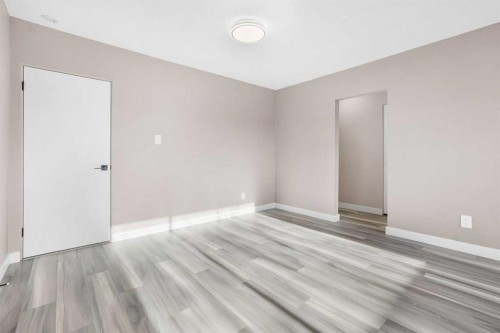 1624 26 Avenue Sw, Calgary, AB - Indoor Photo Showing Other Room