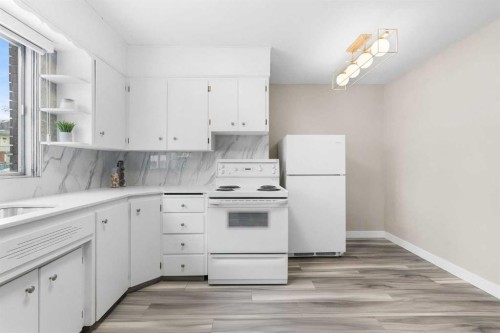 1624 26 Avenue Sw, Calgary, AB - Indoor Photo Showing Kitchen