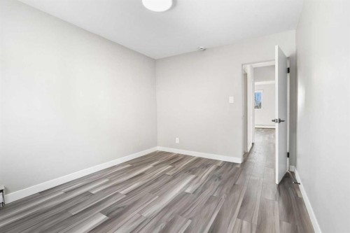 1624 26 Avenue Sw, Calgary, AB - Indoor Photo Showing Other Room