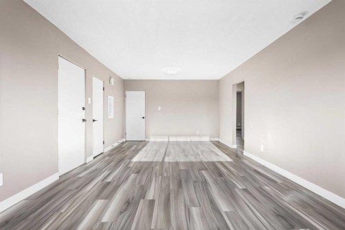 1624 26 Avenue Sw, Calgary, AB - Indoor Photo Showing Other Room