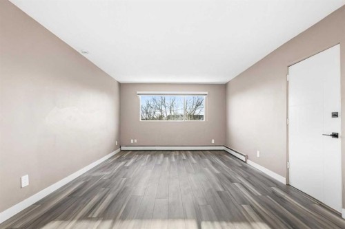 1624 26 Avenue Sw, Calgary, AB - Indoor Photo Showing Other Room