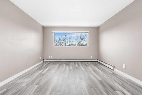 1624 26 Avenue Sw, Calgary, AB - Indoor Photo Showing Other Room