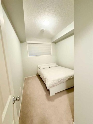 13-43 Springborough Boulevard Sw, Calgary, AB - Indoor Photo Showing Bedroom