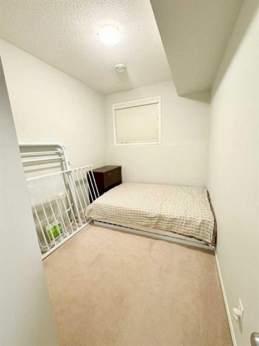 13-43 Springborough Boulevard Sw, Calgary, AB - Indoor Photo Showing Bedroom