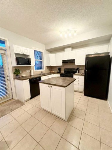 13-43 Springborough Boulevard Sw, Calgary, AB - Indoor Photo Showing Kitchen