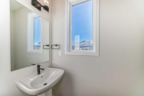 44 Ellen Lane, Crossfield, AB - Indoor Photo Showing Bathroom