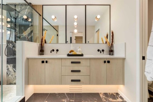 75 Bluerock Terrace Sw, Calgary, AB - Indoor Photo Showing Bathroom